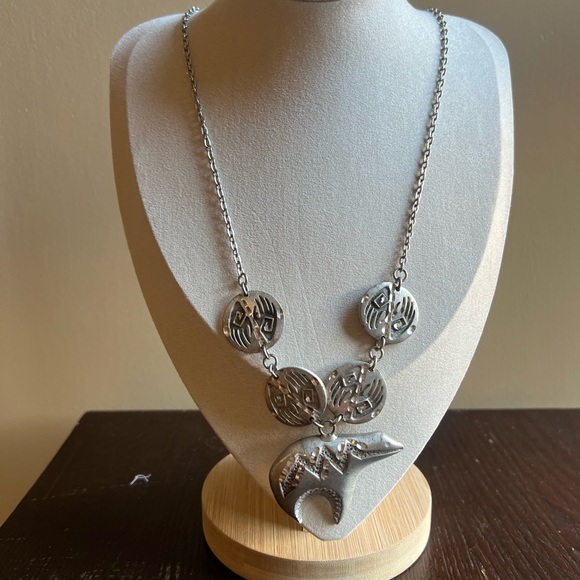 Vintage Native American Style Bear Necklace - Picture 2 of 9